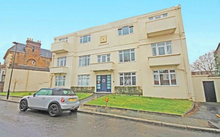 2 Bedroom Flat To Rent In Woodlands Road, Isleworth, TW7