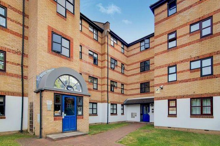 2 Bedroom Flat To Rent In Windsock Close, Surrey Quay, Canada Water, London, SE16