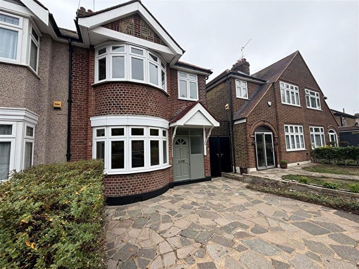 3 Bedroom Property To Rent In New Road, London, E4