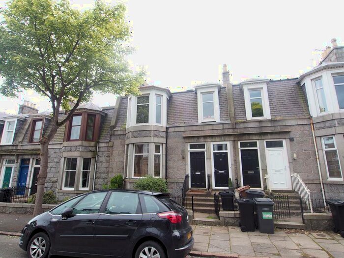 3 Bedroom Flat To Rent In Cedar Place, Aberdeen, AB25