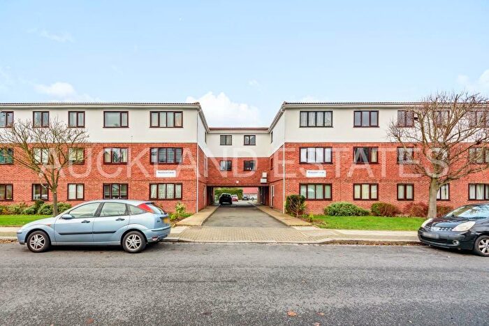 1 Bedroom Apartment To Rent In Masefield Court, Leicester Road, EN5