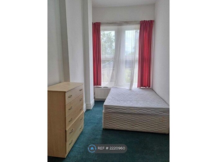 2 Bedroom Flat To Rent In Streatham Common North, London, SW16