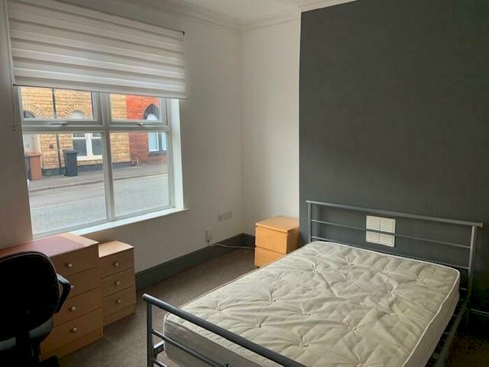 3 Bedroom Terraced House To Rent In Portland Street -student House For /, LN5