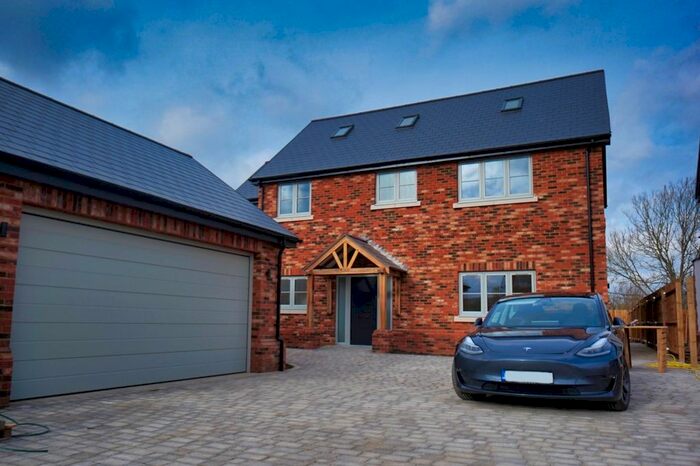 5 Bedroom Detached House For Sale In Wooding Close, Houghton Conquest, Bedford MK45