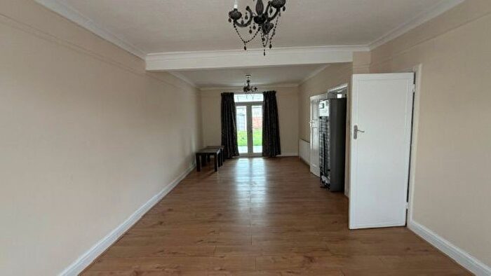 3 Bedroom Terraced House To Rent In Brent Road, Southall, UB2