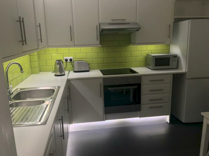 6 Bedroom Town House To Rent In Guildford Park Avenue, Guildford, GU2