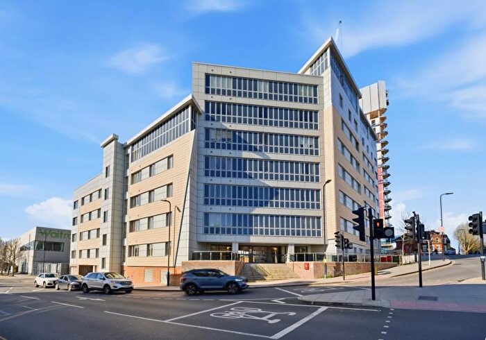 2 Bedroom Flat For Sale In Drayton Green Road, W13