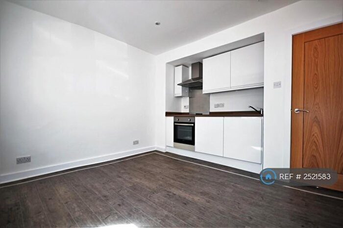2 Bedroom Flat To Rent In Upper Rock Gardens, Brighton, BN2