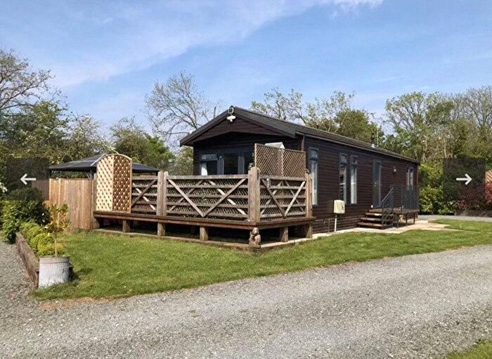 2 Bedroom Mobile/park Home For Sale In Lodge, Longleys Farm, Padmoor Lane, Upton, Gainsborough, DN21