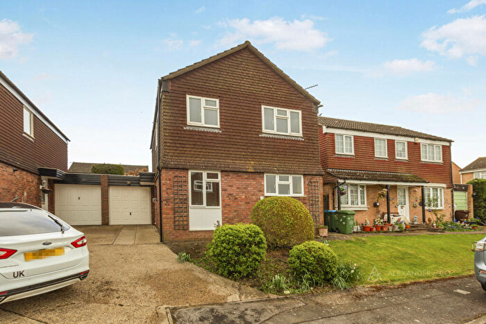 4 Bedroom Detached House To Rent In Bronte Close, Aylesbury, HP19
