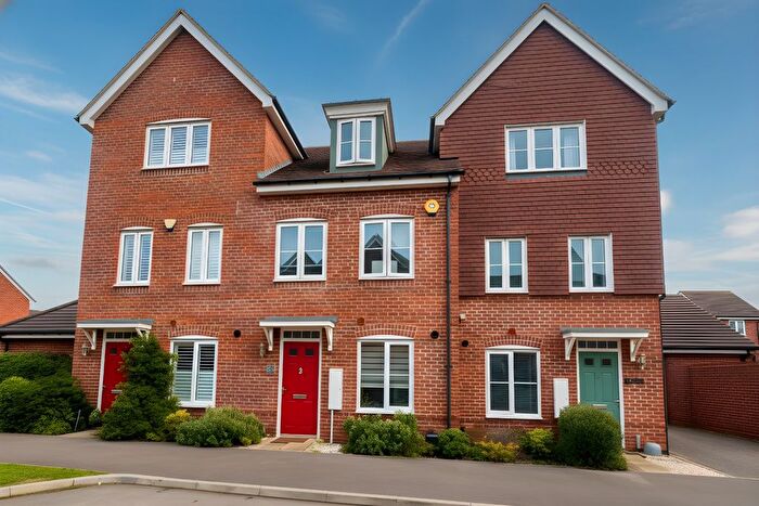 3 Bedroom Town House For Sale In Forest Road, Woodley, Reading, RG5