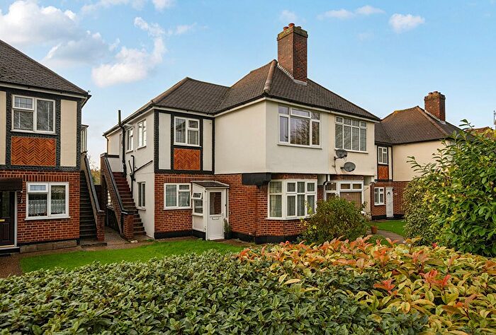 2 Bedroom Maisonette For Sale In London Road, Cheam, Sutton, SM3