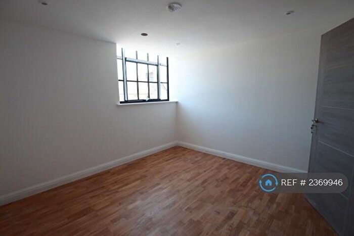 1 Bedroom Flat To Rent In Oakfield House, London, E17