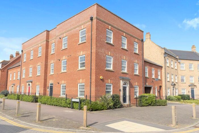 2 Bedroom Flat To Rent In Saxon Way, Bedford, MK40