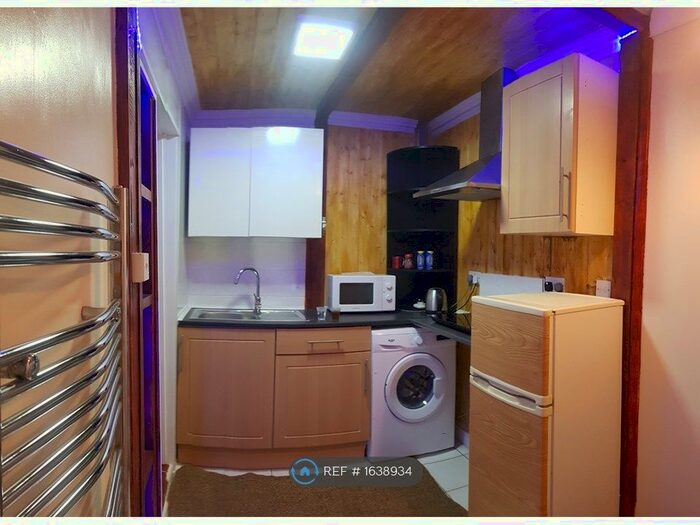 Studio To Rent In Station Road, Egham, TW20