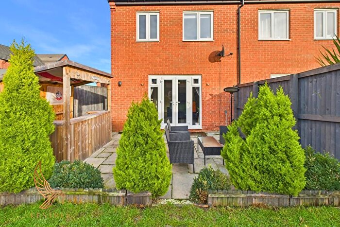3 Bedroom Semi Detached House For Sale In Warren Court, Featherstone, Pontefract, WF7