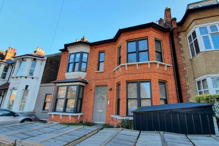 Studio To Rent In London, SE25