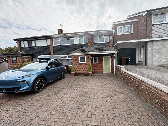 5 Bedroom Semi Detached House For Sale In St. Michaels Road, Godley, SK14