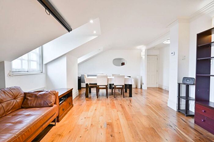 3 Bedroom Flat To Rent In York Place Mansions, Marylebone, London, W1U
