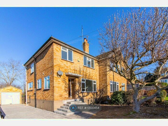 3 Bedroom Semi-Detached House To Rent In Maylands Drive, Uxbridge UB8