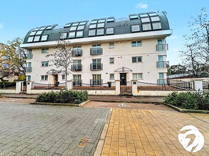 2 Bedroom Flat To Rent In Melfield Gardens, London, SE6