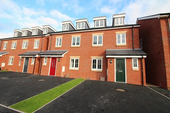 4 Bedroom Semi Detached House To Rent In Hazelwood Gardens, Acocks Green, Birmingham, B27