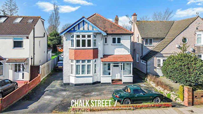 3 Bedroom Detached House For Sale In Station Lane, Hornchurch, RM12