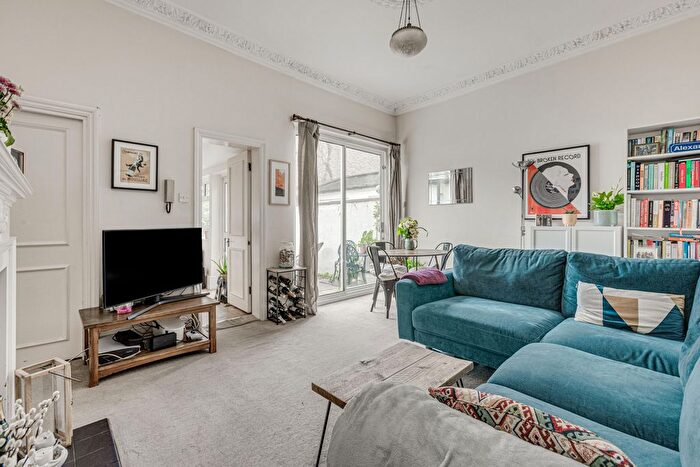 2 Bedroom Flat To Rent In Lysias Road, Clapham, SW12
