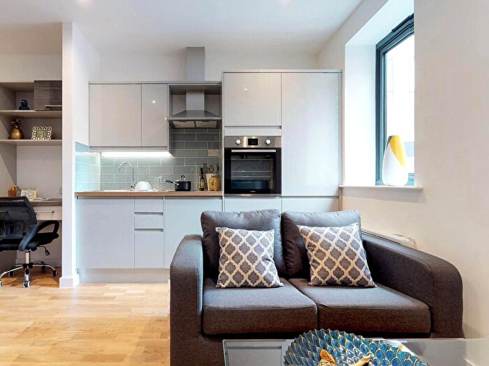 Apartment To Rent In Apt, Onyx Residence #, S2