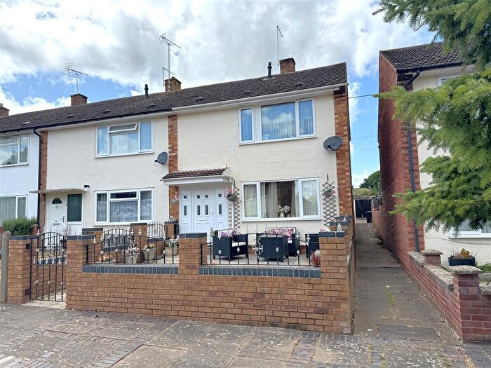 4 Bedroom End Of Terrace House For Sale In Knights Way, Newent, GL18