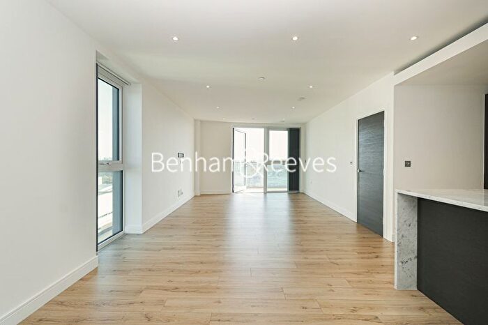 2 Bedroom Flat To Rent In Glenthorne Road, Sovereign Court, W6