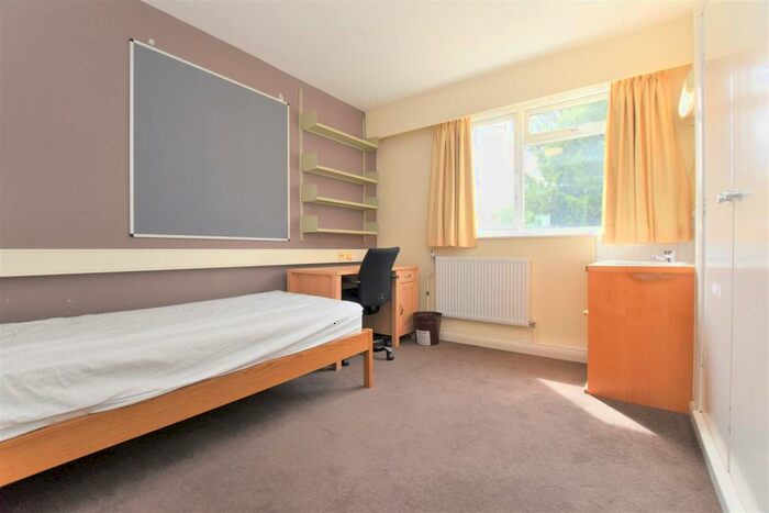 1 Bedroom Private Hall To Rent In Room Martindale Court, RG1