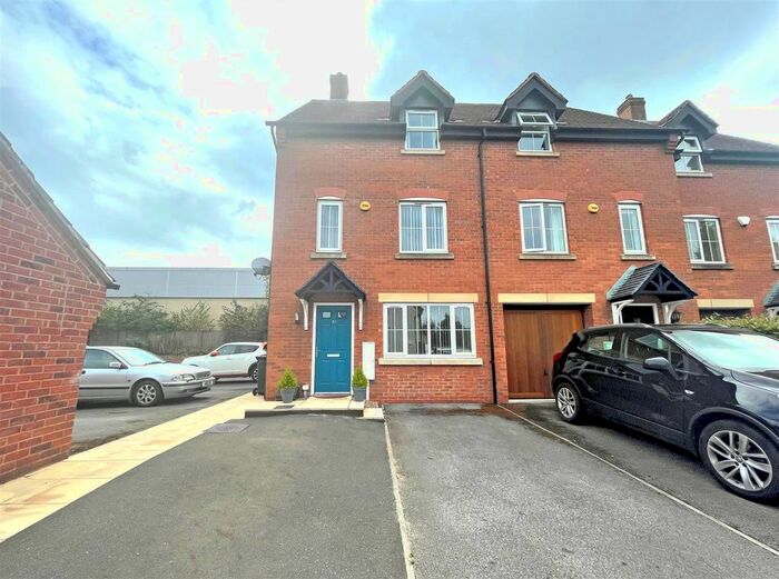 3 Bedroom Town House To Rent In Goddard Court, Mapperley Plains, Nottingham, NG3