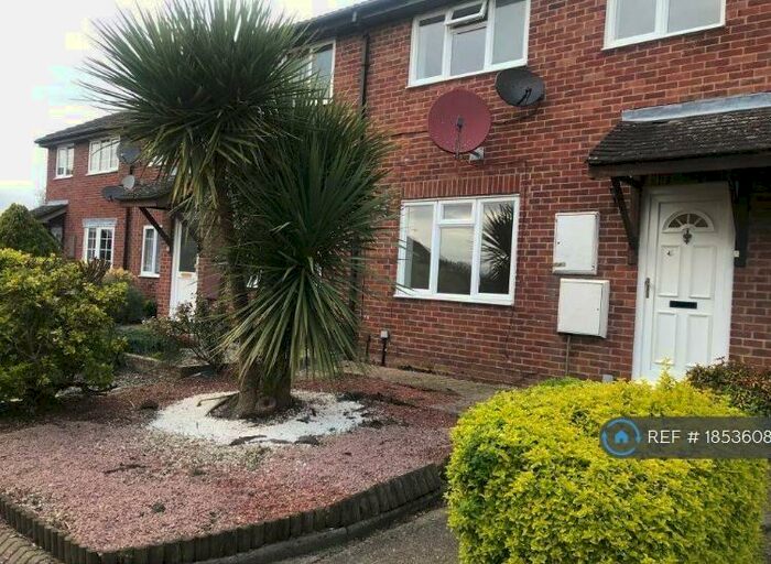 3 Bedroom Terraced House To Rent In Dunster Gardens, Slough, SL1