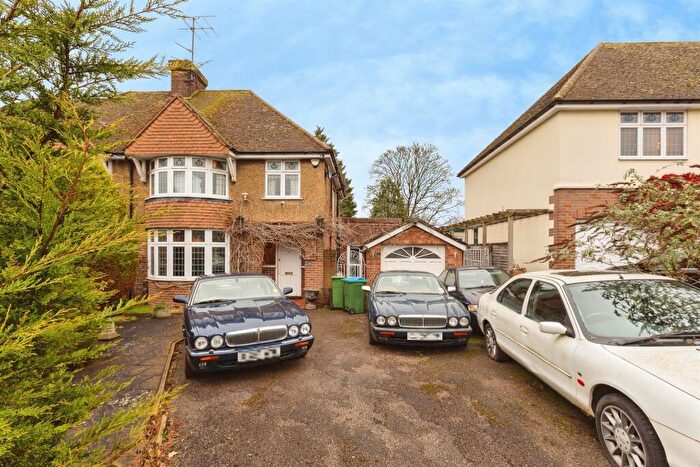 3 Bedroom Semi Detached House For Sale In Walton Dene, Aylesbury, HP21