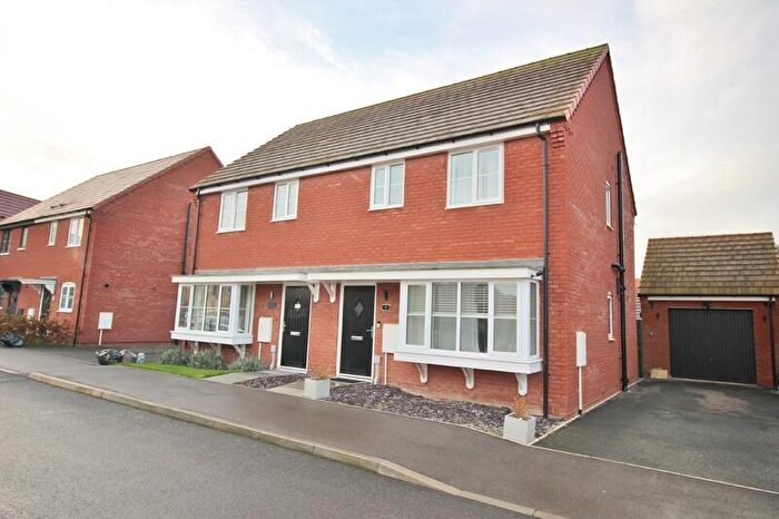 3 Bedroom Semi Detached House For Sale In Pheasant Street, Holbeach, Lincolnshire, PE12