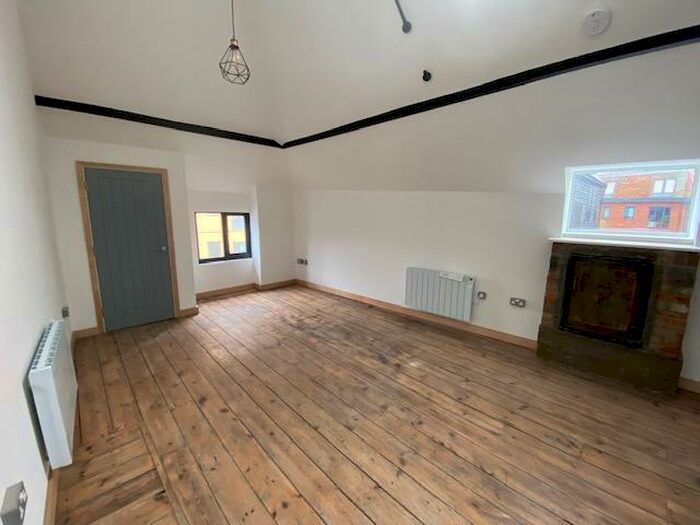 4 Bedroom Flat To Rent In Brown Street, Salisbury, Wiltshire, SP1