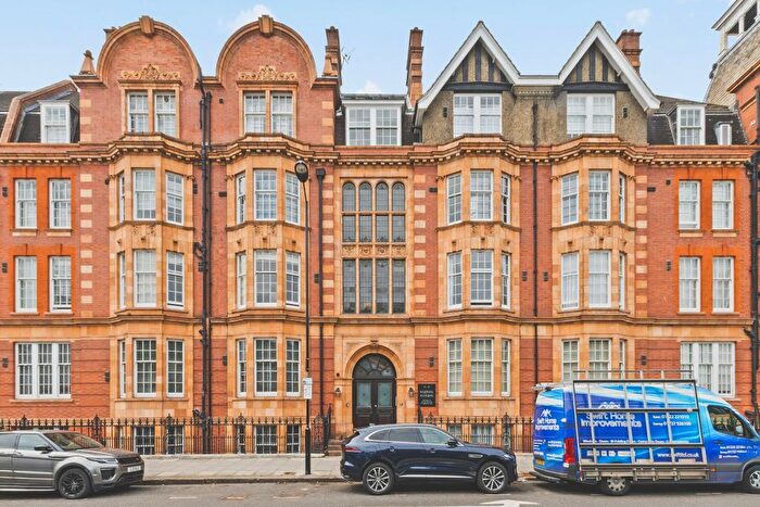 2 Bedroom Flat For Sale In Cromwell Crescent, London, SW5