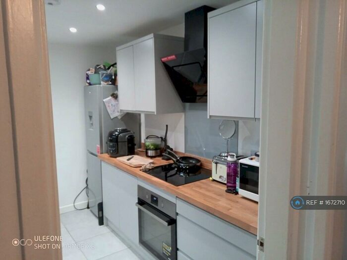 4 Bedroom Terraced House To Rent In Solent Close, Chandler's Ford, Eastleigh, SO53