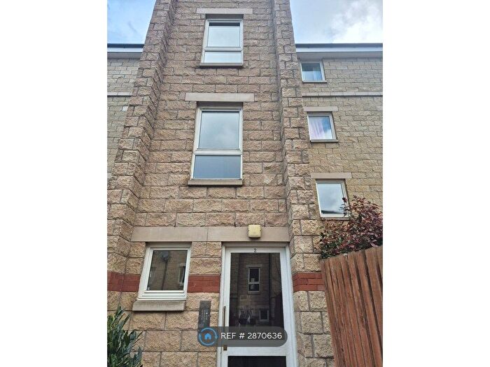 2 Bedroom Flat To Rent In Dryden Gait, Edinburgh, EH7