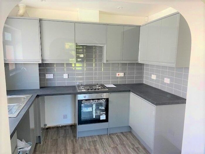 2 Bedroom Bungalow To Rent In Bengarth Road, Northolt, UB5