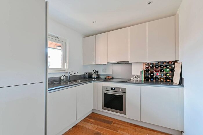 1 Bedroom Flat To Rent In Fairbourne Road, Clapham Park, London, SW4