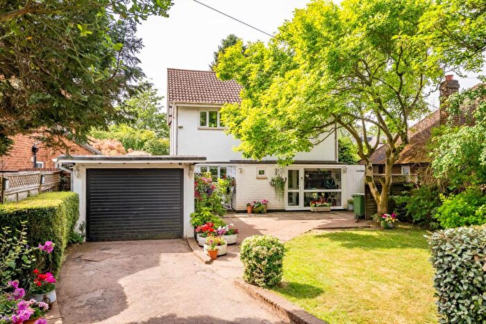 3 Bedroom Detached House For Sale In Sandpit Lane, St. Albans, Hertfordshire, AL1