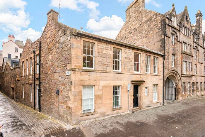 1 Bedroom Flat For Sale In / King's Stables Road, Old Town, Edinburgh, EH1