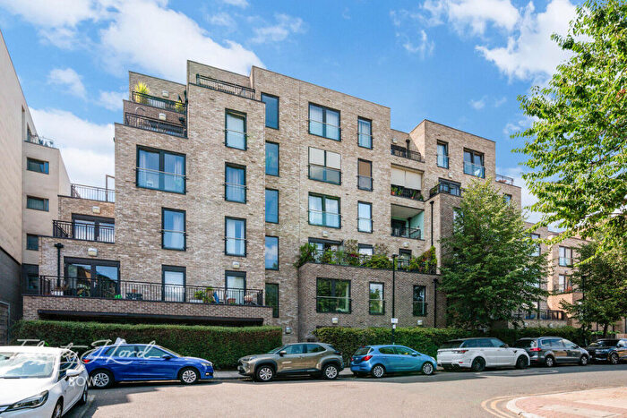 3 Bedroom Apartment For Sale In Axio Way, London, E3