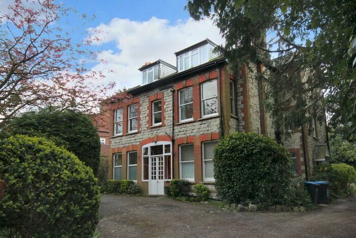 1 Bedroom Flat To Rent In Doods Road, Reigate RH2