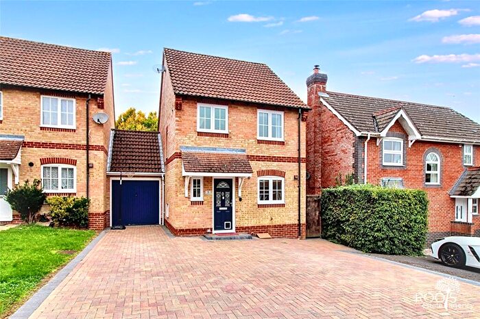 3 Bedroom Detached House For Sale In Naseby Rise, Newbury, Berkshire, RG14
