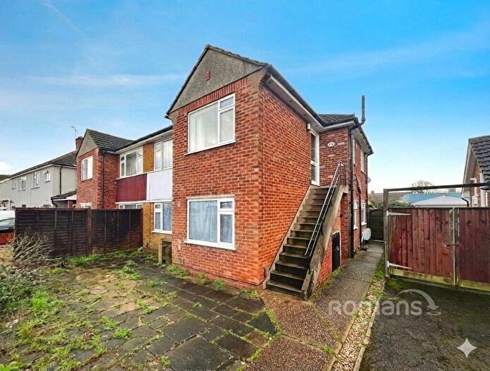 2 Bedroom Maisonette For Sale In Collier Close, Maidenhead, Berkshire, SL6