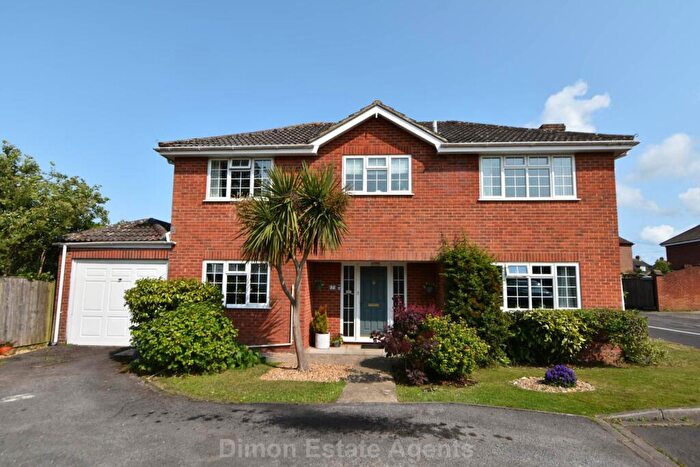 4 Bedroom Detached House For Sale In The Paddock, Stubbington, PO14