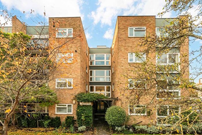 2 Bedroom Flat For Sale In Gloucester Road, Kingston Upon Thames, KT1